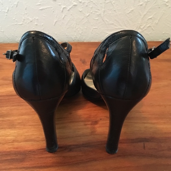 Bandolino Black Cutout Heels - Picture 5 of 8